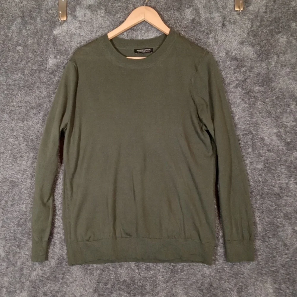 Banana Republic classic crewneck